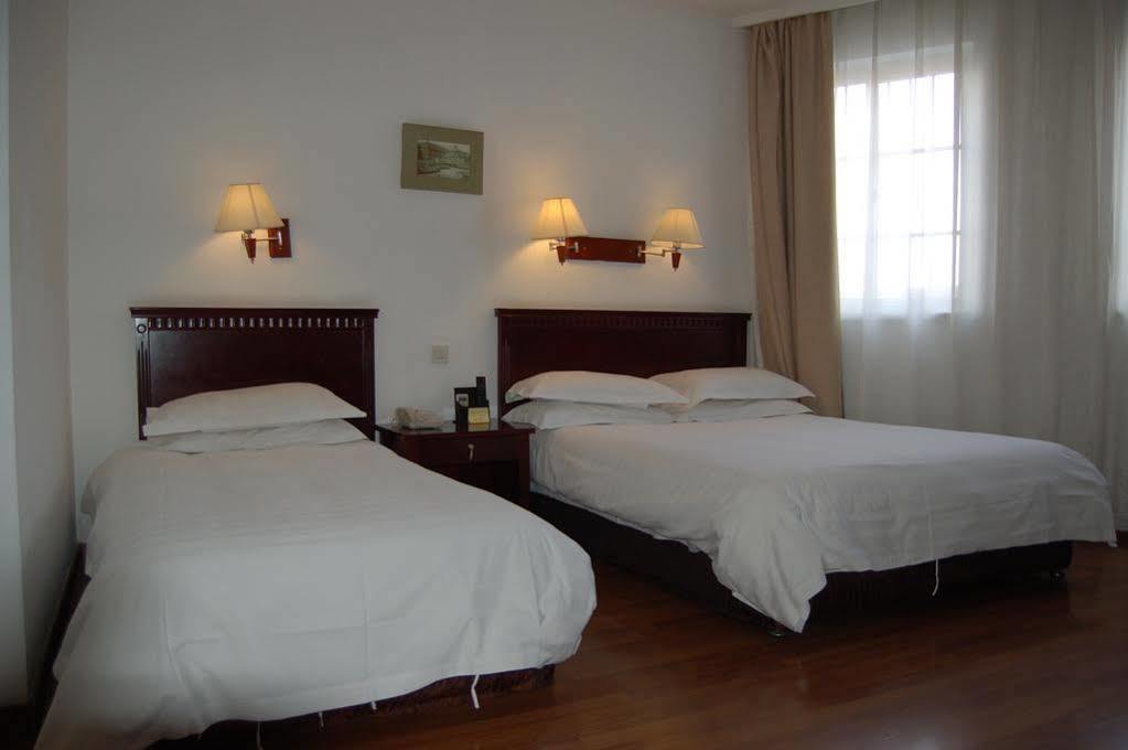 Lakeside Holiday Inn Shanghai Esterno foto