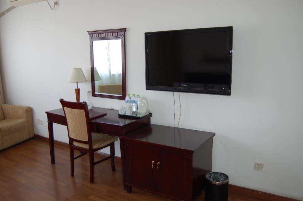 Lakeside Holiday Inn Shanghai Esterno foto