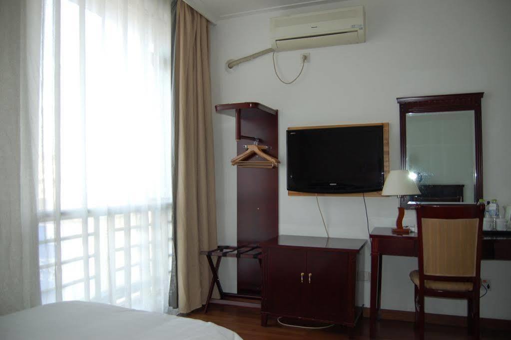 Lakeside Holiday Inn Shanghai Esterno foto
