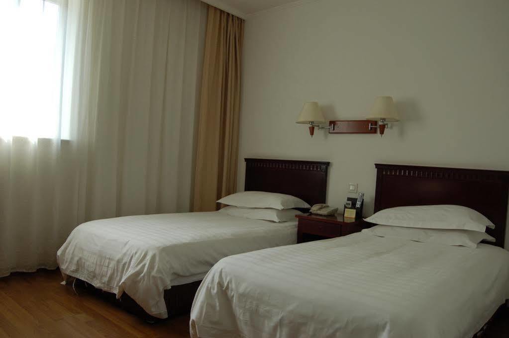Lakeside Holiday Inn Shanghai Esterno foto